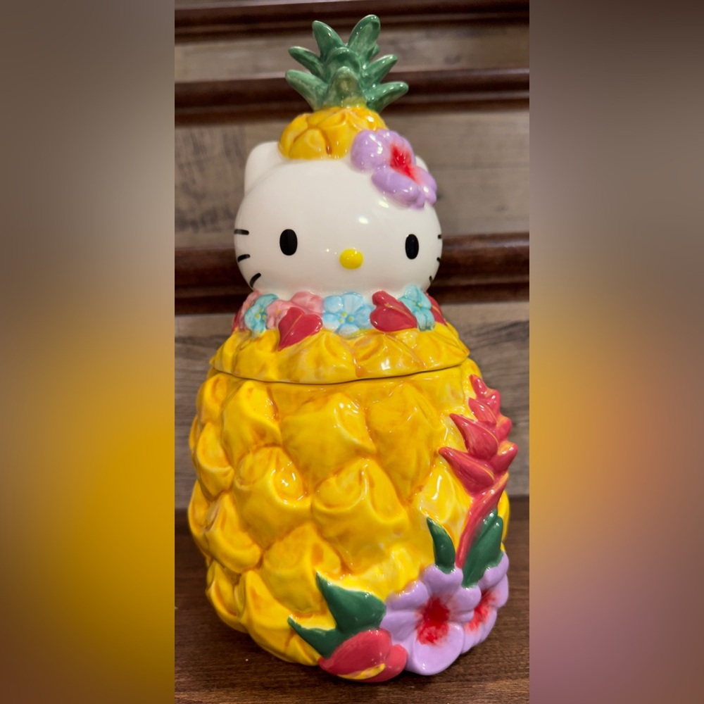 Super Cute 🥰 Clayworks Hello Kitty Pineapple Cookie Jar 🏺- NEW